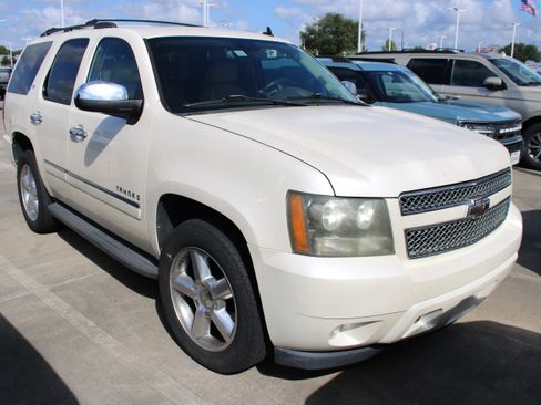 Used 2009 Chevrolet Tahoe LTZ RWD image 2