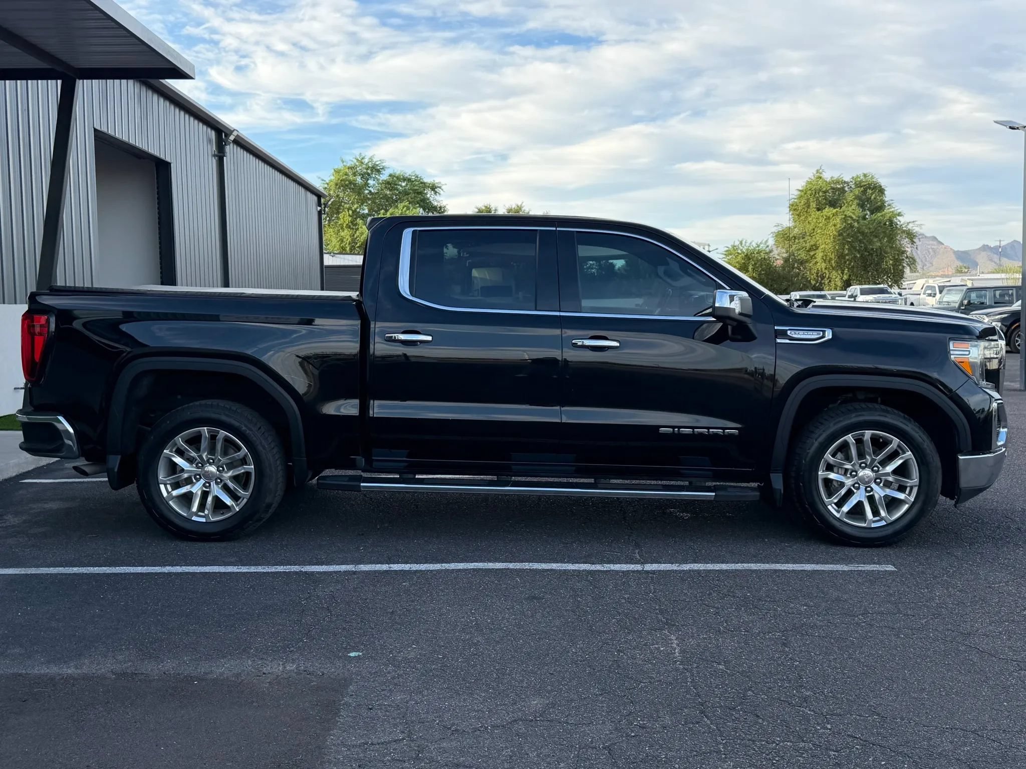 Used 2020 GMC Sierra 1500 SLT RWD image 9