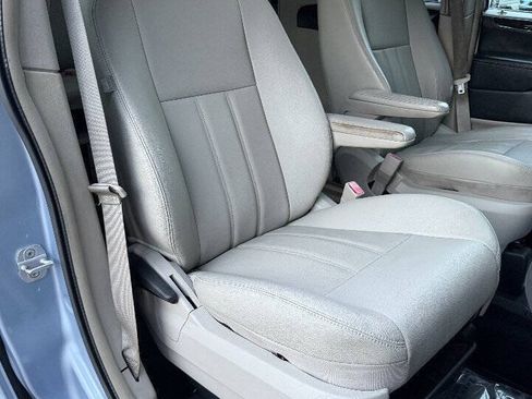 Used 2013 Chrysler Town & Country Touring FWD image 30
