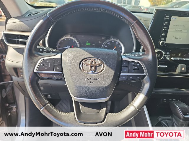 Used 2022 Toyota Highlander XLE AWD/4WD image 12