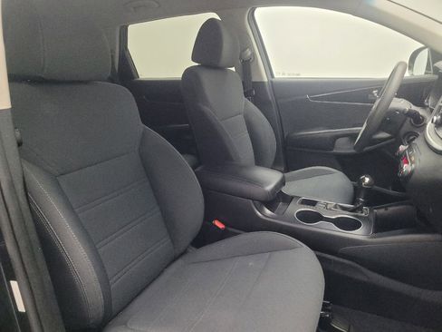 Used 2019 Kia Sorento LX image 21