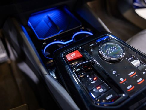 Used 2025 BMW M5 w/ Executive Package image 45