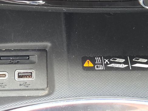 Used 2024 Buick Enclave Premium image 33