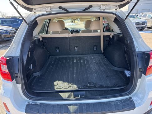 Used 2017 Subaru Outback 2.5i Premium image 14
