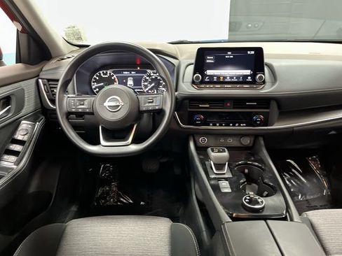 Used 2023 Nissan Rogue SV image 5