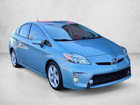 Used 2014 Toyota Prius Five image 3