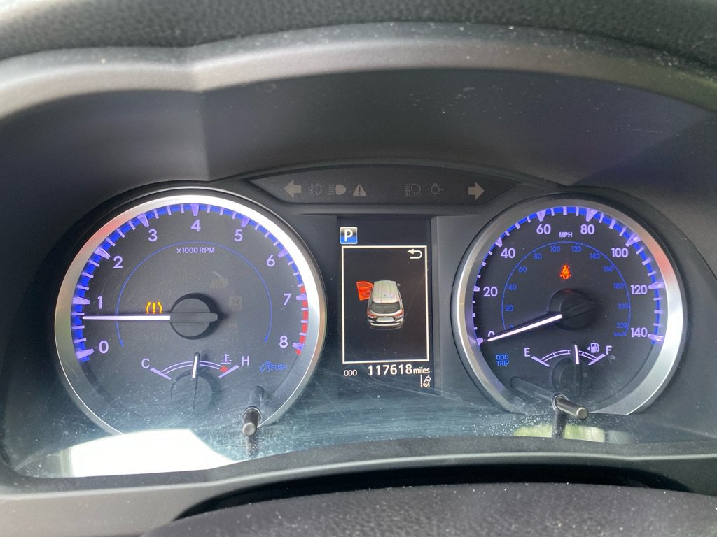 Used 2019 Toyota Highlander LE AWD/4WD image 11