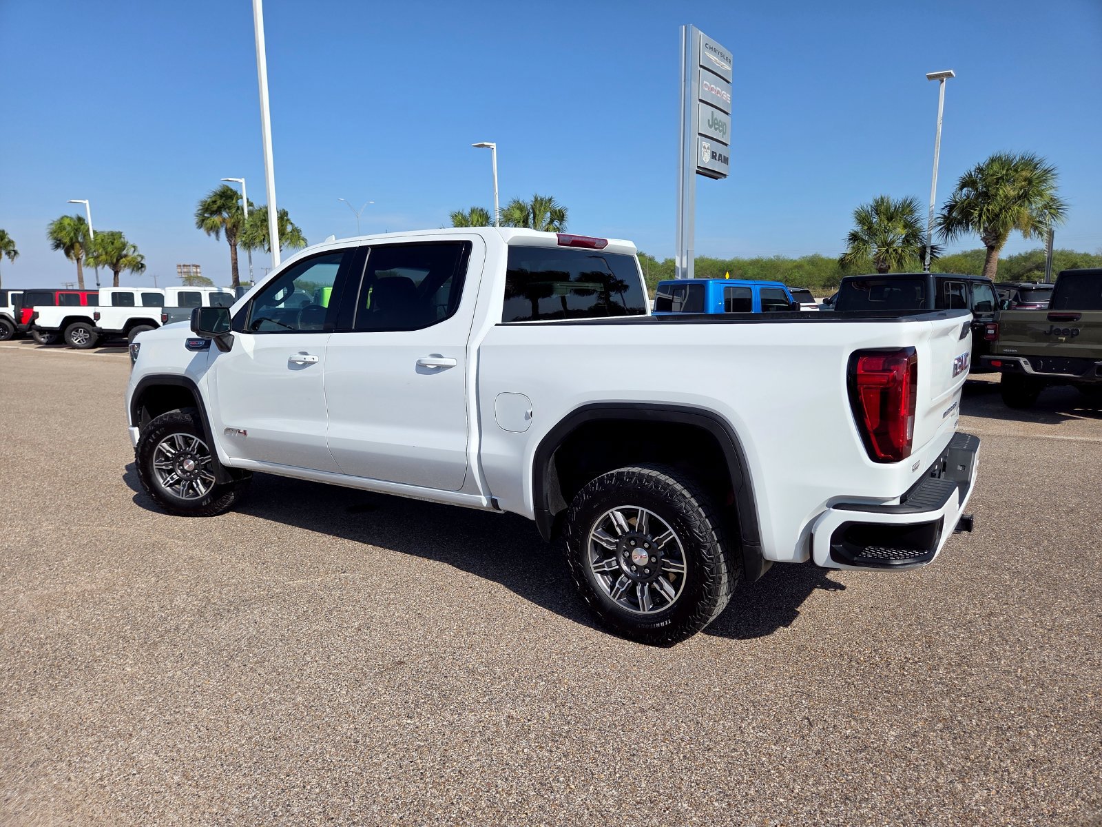 Used 2025 GMC Sierra 1500 AT4 AWD/4WD image 5