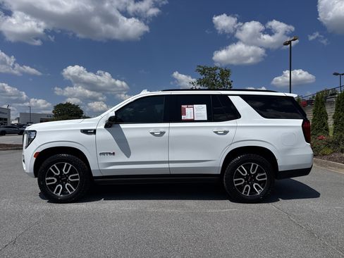 Used 2021 GMC Yukon AT4 w/ AT4 Premium Package AWD/4WD image 7