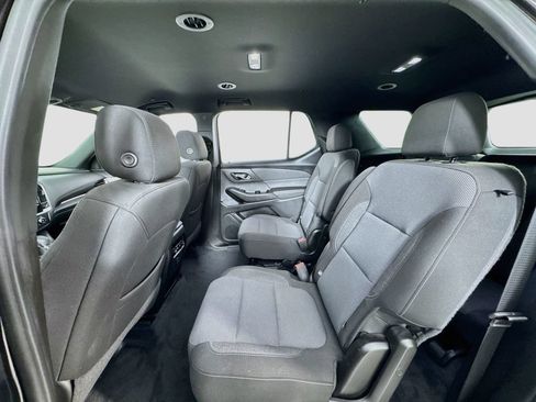 Used 2022 Chevrolet Traverse LT FWD image 11