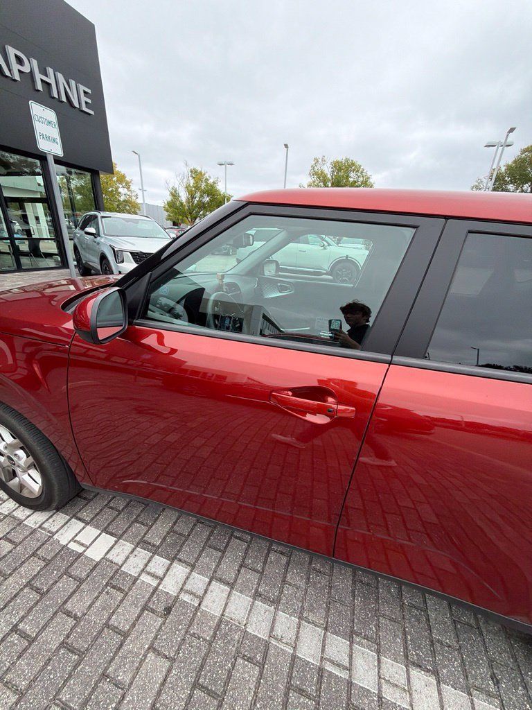 Used 2025 Kia Soul S FWD image 19