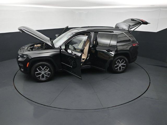 Used 2024 Jeep Grand Cherokee Limited w/ Trailer Tow Package AWD/4WD image 26