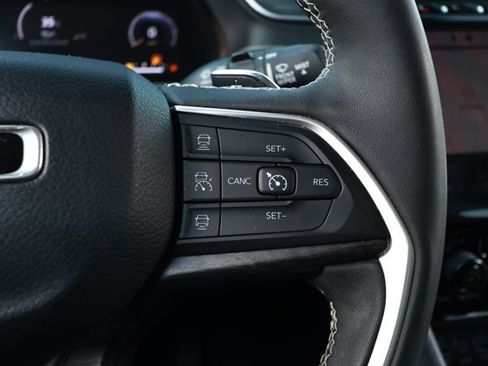 Used 2023 Jeep Grand Cherokee L Limited RWD image 14