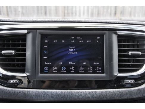 Used 2020 Chrysler Pacifica Touring-L FWD image 27