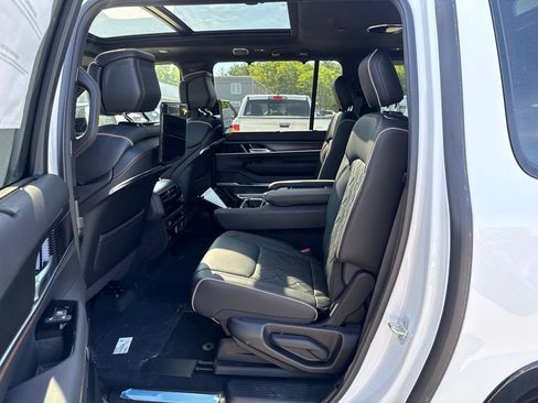 New 2026 Jeep Grand Wagoneer L Summit AWD/4WD image 25