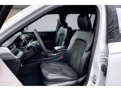 Certified 2025 Jeep Grand Cherokee L Altitude image 22