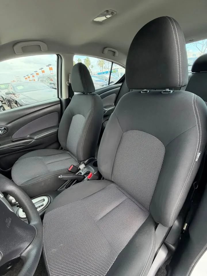 Used 2015 Nissan Versa SV FWD image 6