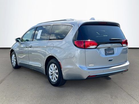 Used 2018 Chrysler Pacifica Touring-L Plus FWD image 5