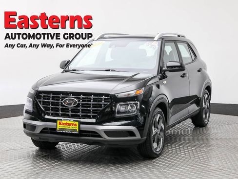 Used 2022 Hyundai Venue SEL image 1