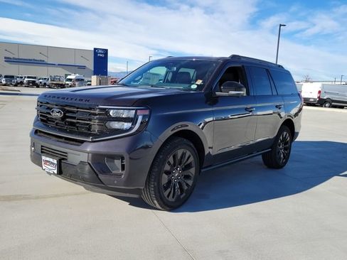 New 2025 Ford Expedition Platinum w/ Stealth Appearance Package image 4