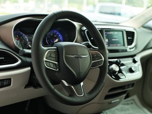 Used 2024 Chrysler Voyager LX FWD image 18