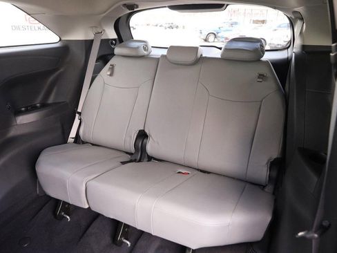 Used 2025 Toyota Sienna XLE FWD image 12