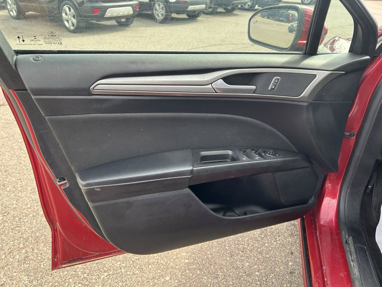 Used 2020 Ford Fusion SE FWD image 14