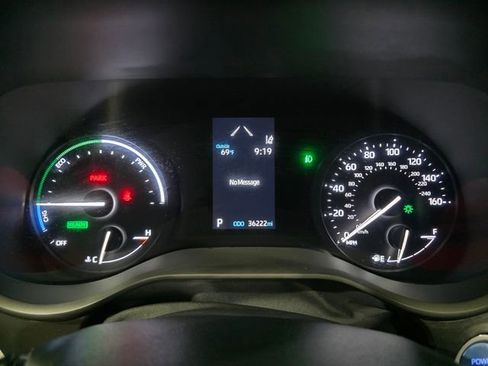 Used 2023 Toyota Sienna XLE image 18