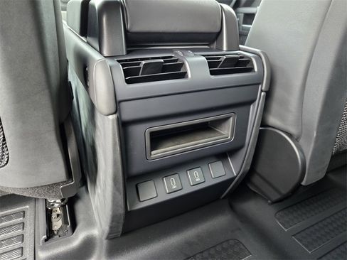 New 2026 Land Rover Defender 110 X-Dynamic SE image 8