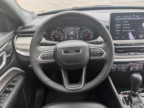 Used 2025 Jeep Compass Limited AWD/4WD image 22