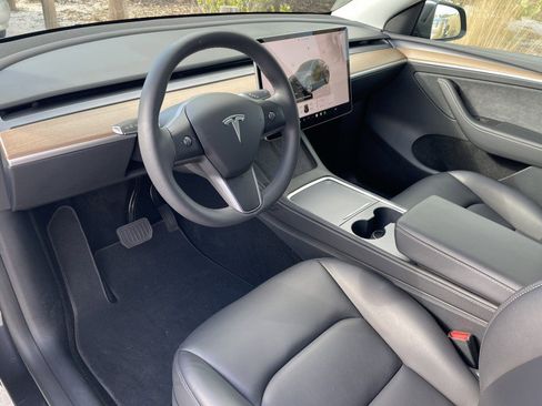 Used 2024 Tesla Model Y Long Range image 10