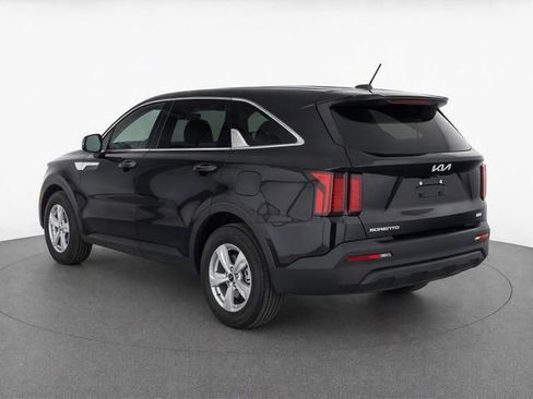 Used 2023 Kia Sorento LX AWD/4WD image 4
