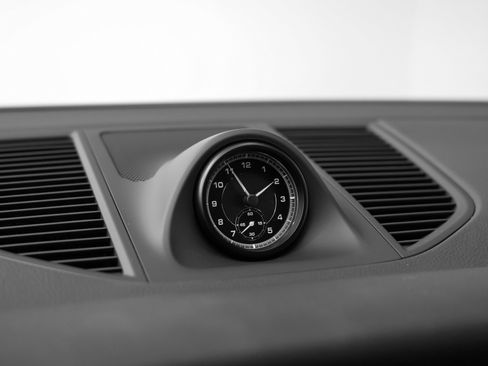 Certified 2025 Porsche Macan image 35