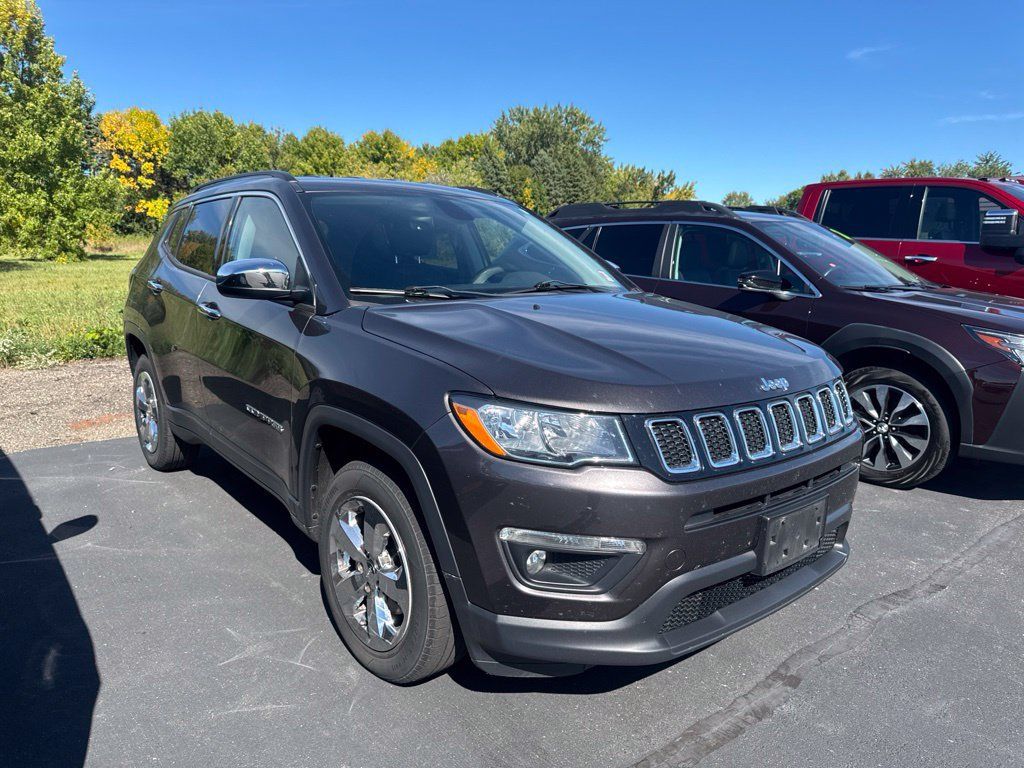 Used 2017 Jeep Compass Latitude w/ Popular Equipment Group AWD/4WD image 2