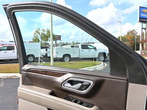 Used 2021 Chevrolet Tahoe LT w/ LT Signature Package image 23