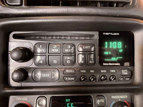 Used 2001 Chevrolet Corvette Convertible w/ Preferred Equipment Group2 image 21