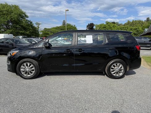Used 2019 Kia Sedona L FWD image 2