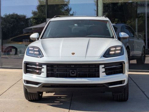 Certified 2025 Porsche Cayenne image 6