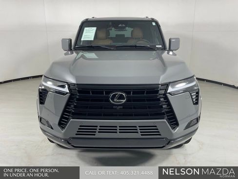 Used 2024 Lexus GX 550 w/ Accessory Package (2T) AWD/4WD image 2