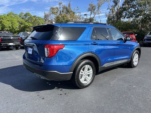Used 2022 Ford Explorer XLT w/ Equipment Group 202A image 6