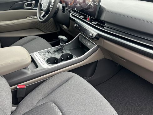 New 2026 Kia Carnival LX image 17