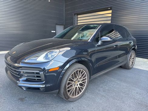 Certified 2023 Porsche Cayenne Platinum Edition AWD/4WD image 1