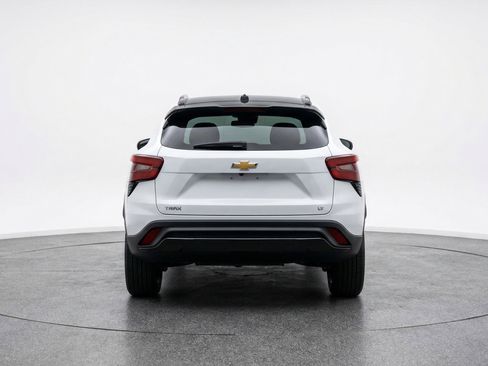 Used 2025 Chevrolet Trax LT w/ LT Convenience Package FWD image 7