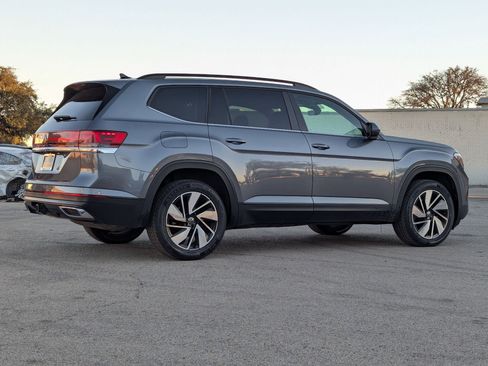 Used 2025 Volkswagen Atlas SE FWD image 4