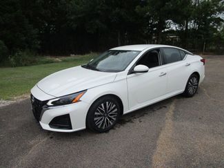 Used 2023 Nissan Altima 2.5 SV image 1