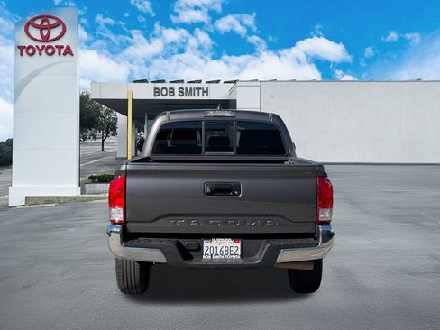 Used 2017 Toyota Tacoma SR5 image 6