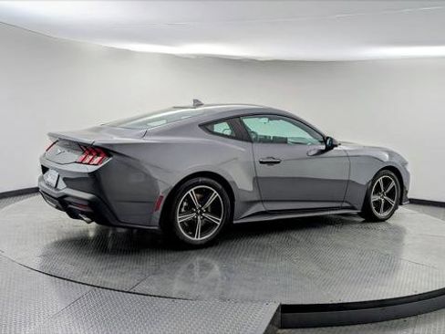 Used 2024 Ford Mustang Coupe image 7
