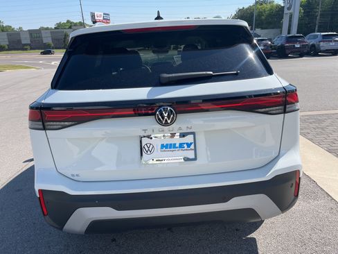 New 2026 Volkswagen Tiguan SE FWD image 4