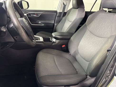 Used 2022 Toyota RAV4 XLE w/ Convenience Package image 12