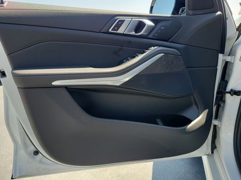 Used 2022 BMW X5 sDrive40i w/ M Sport Package RWD image 19
